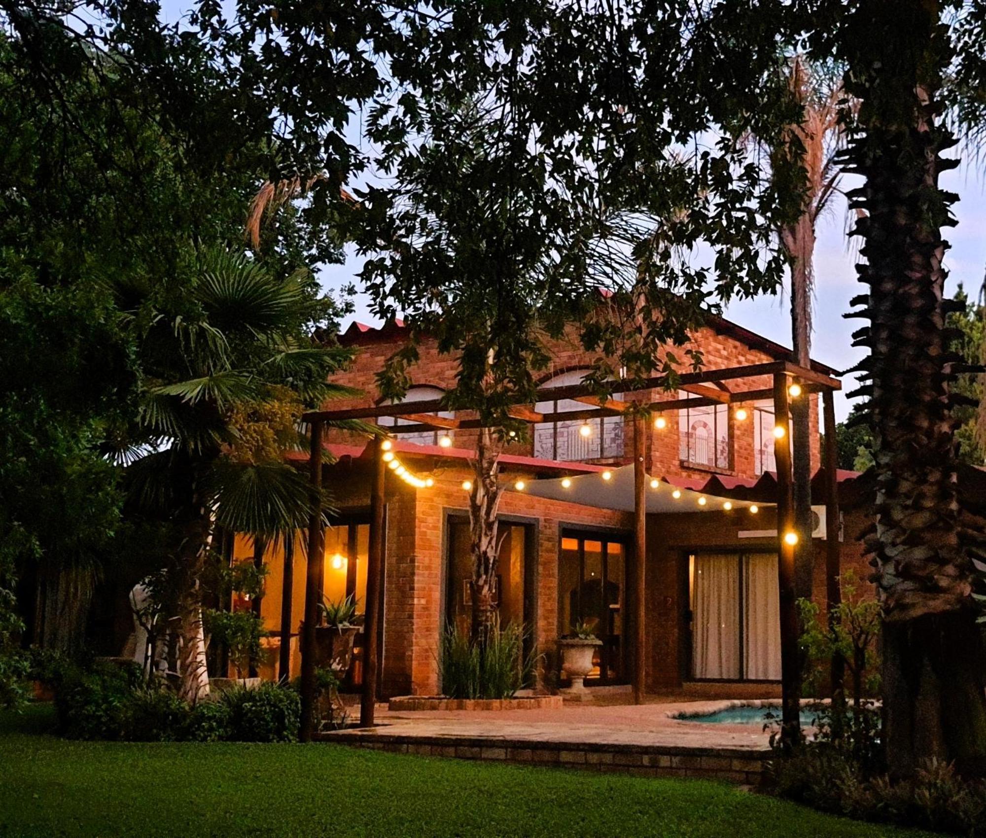 Butlers Crown Hotel Клерксдорп Екстериор снимка